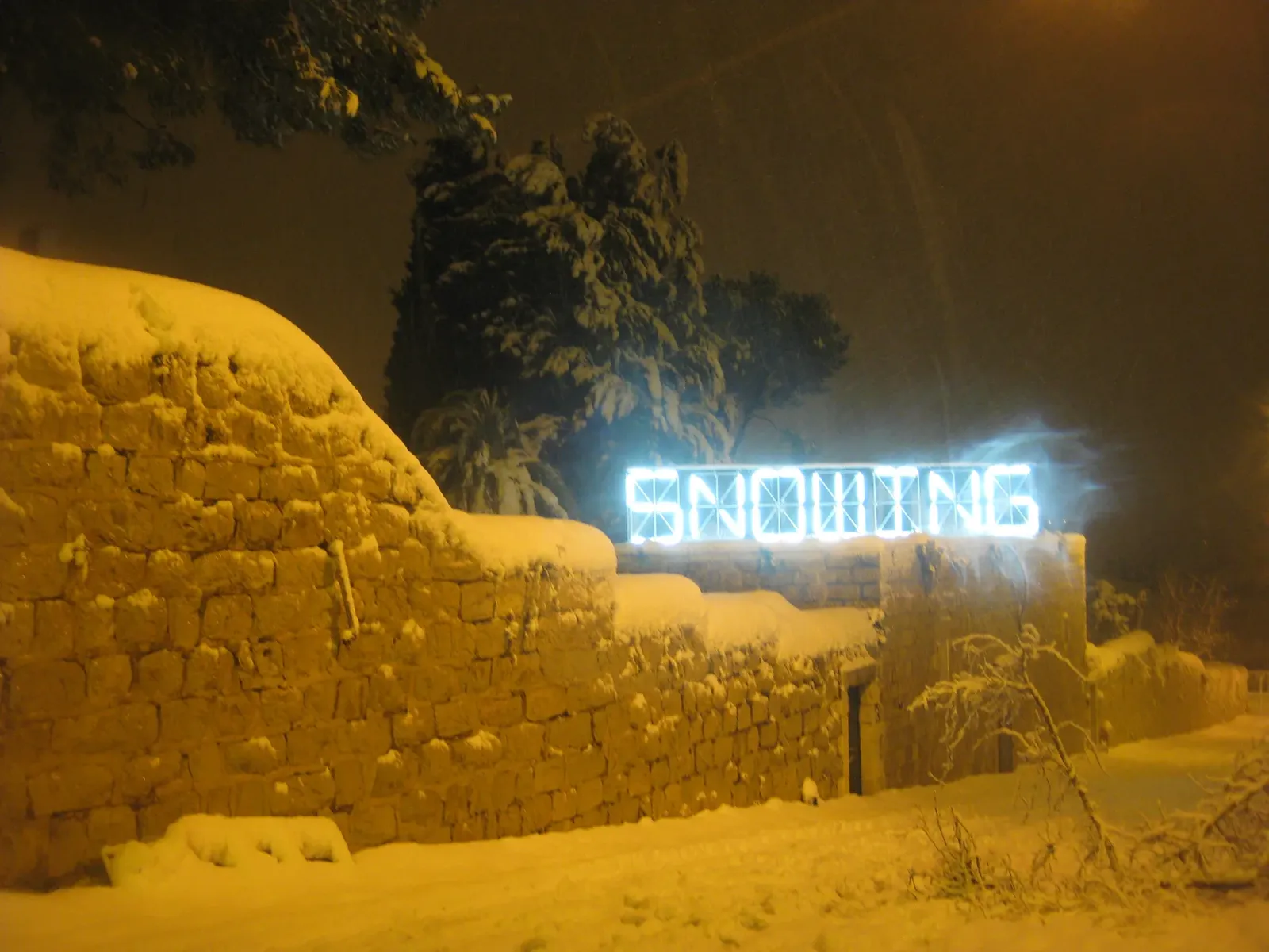 LetraSet — SMS-responsive public light installation